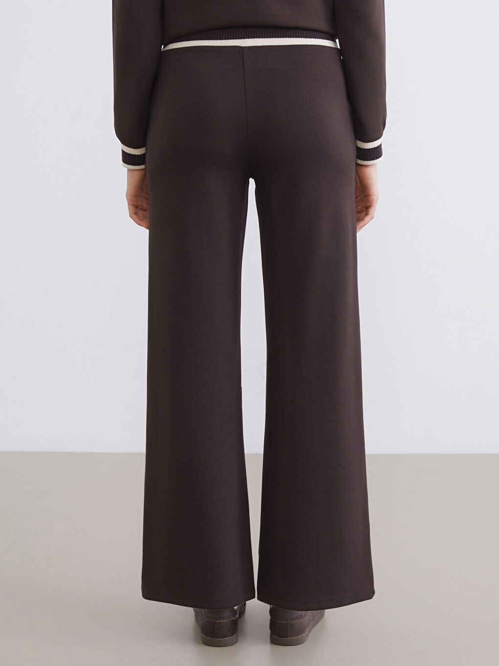 Kahverengi Beli Lastikli Geniş Paça Kadın Pileli Pantolon-4