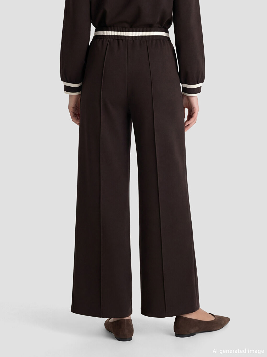 Непринужденная элегантность сочетается с повседневным комфортом в наших широких плиссированных брюках с эластичным поясом.-6
