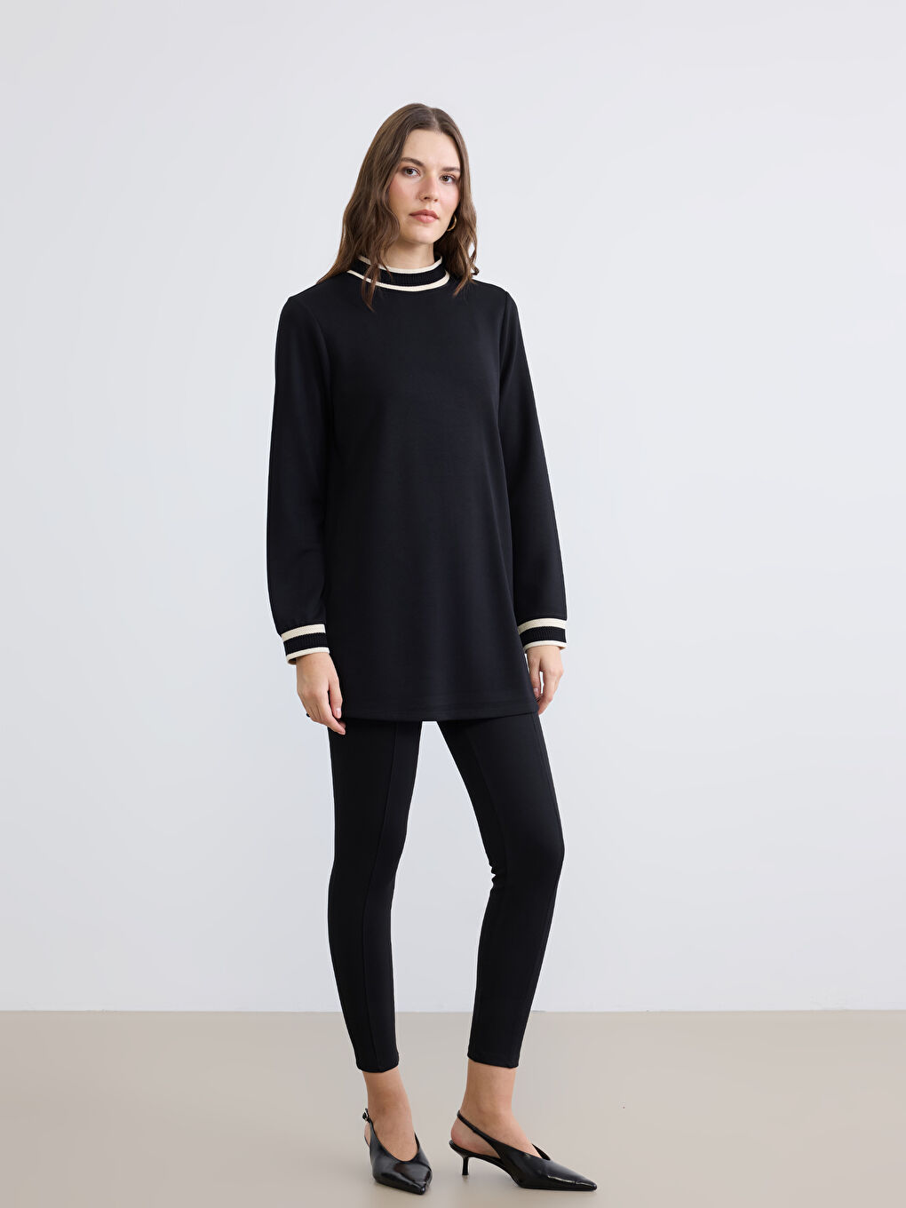 بلوزة للسيدات بملمس ناعم مع ياقة قمعية-4