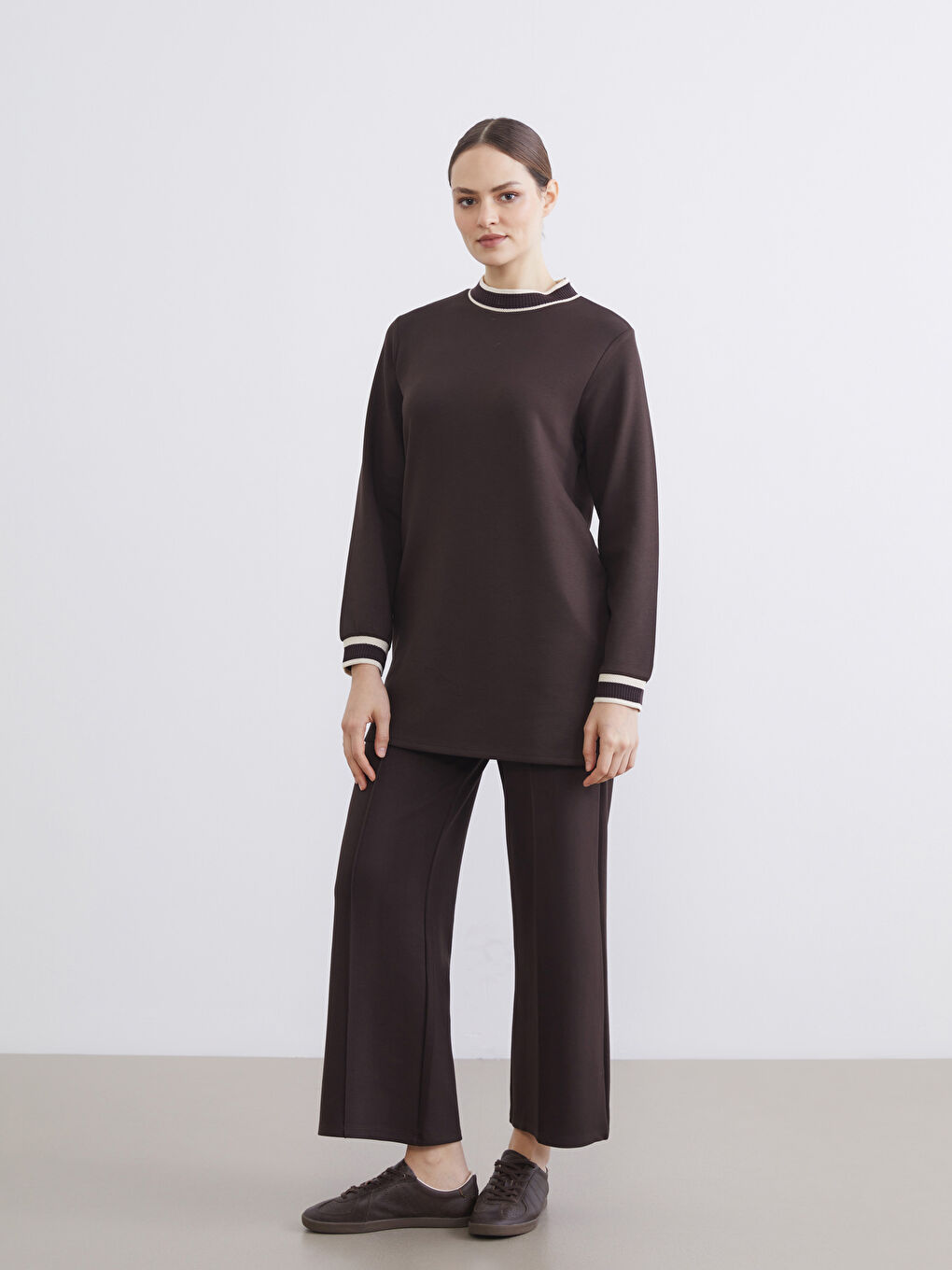 بلوزة للسيدات ناعمة الملمس بطول التونيك مع ياقة قمعية-2