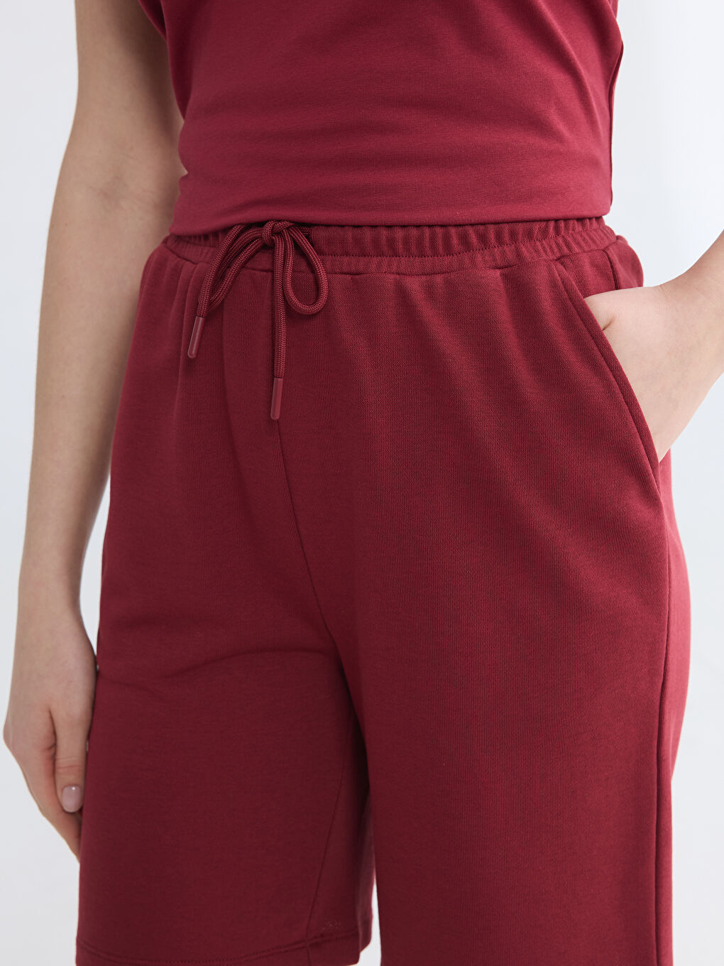 Bordo Beli Lastikli Kadın Şort-2