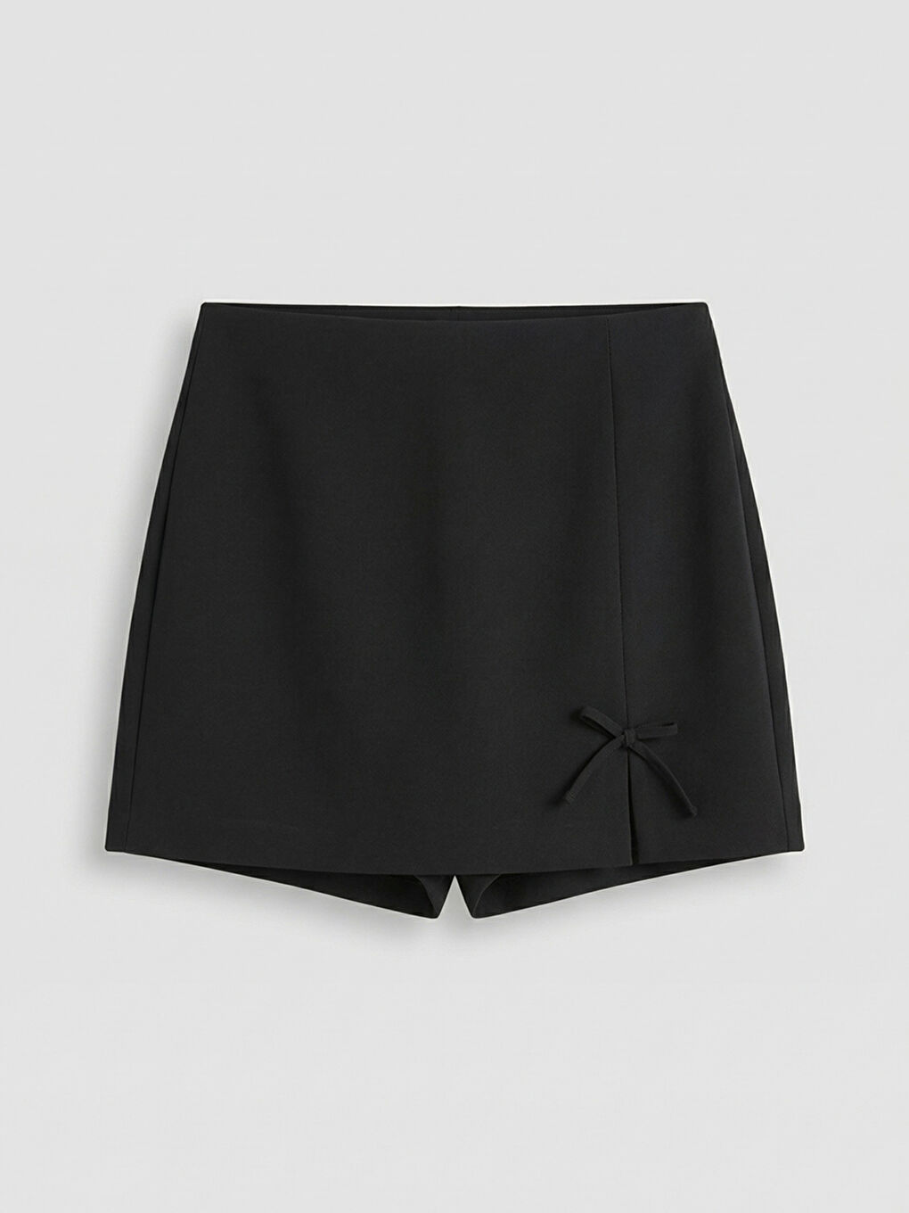 Siyah Beli Fermuarlı Fiyonklu Şort Etek