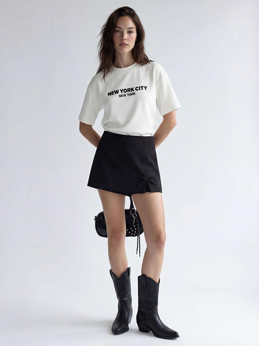 Siyah Beli Fermuarlı Fiyonklu Şort Etek