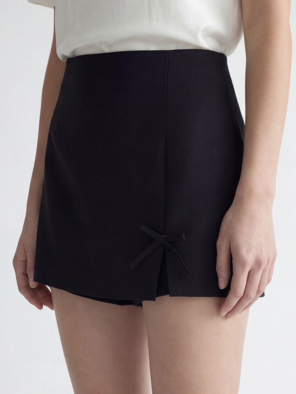 Siyah Beli Fermuarlı Fiyonklu Şort Etek-2