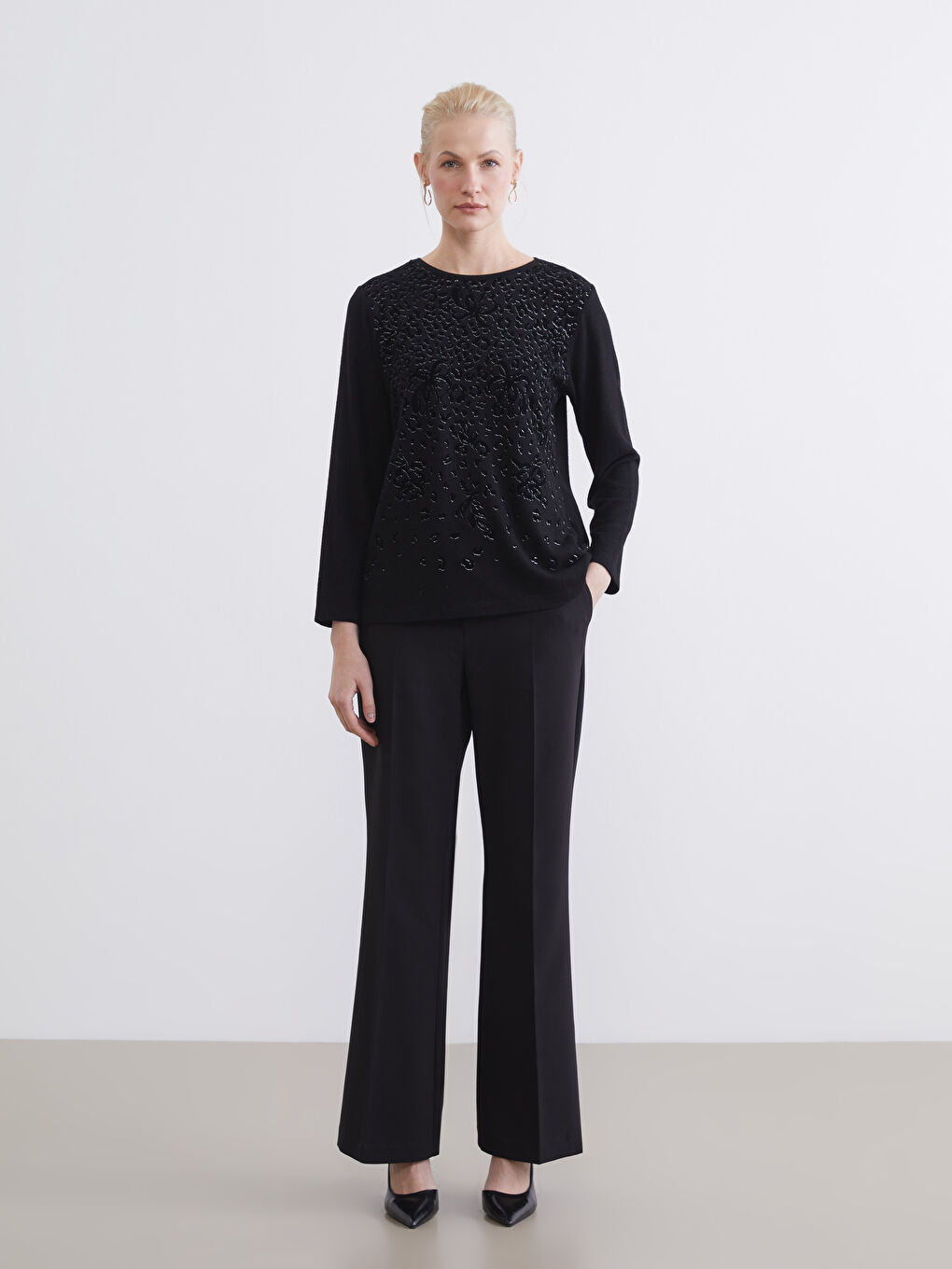 تیشێرت ڕه‌ش ژن-1