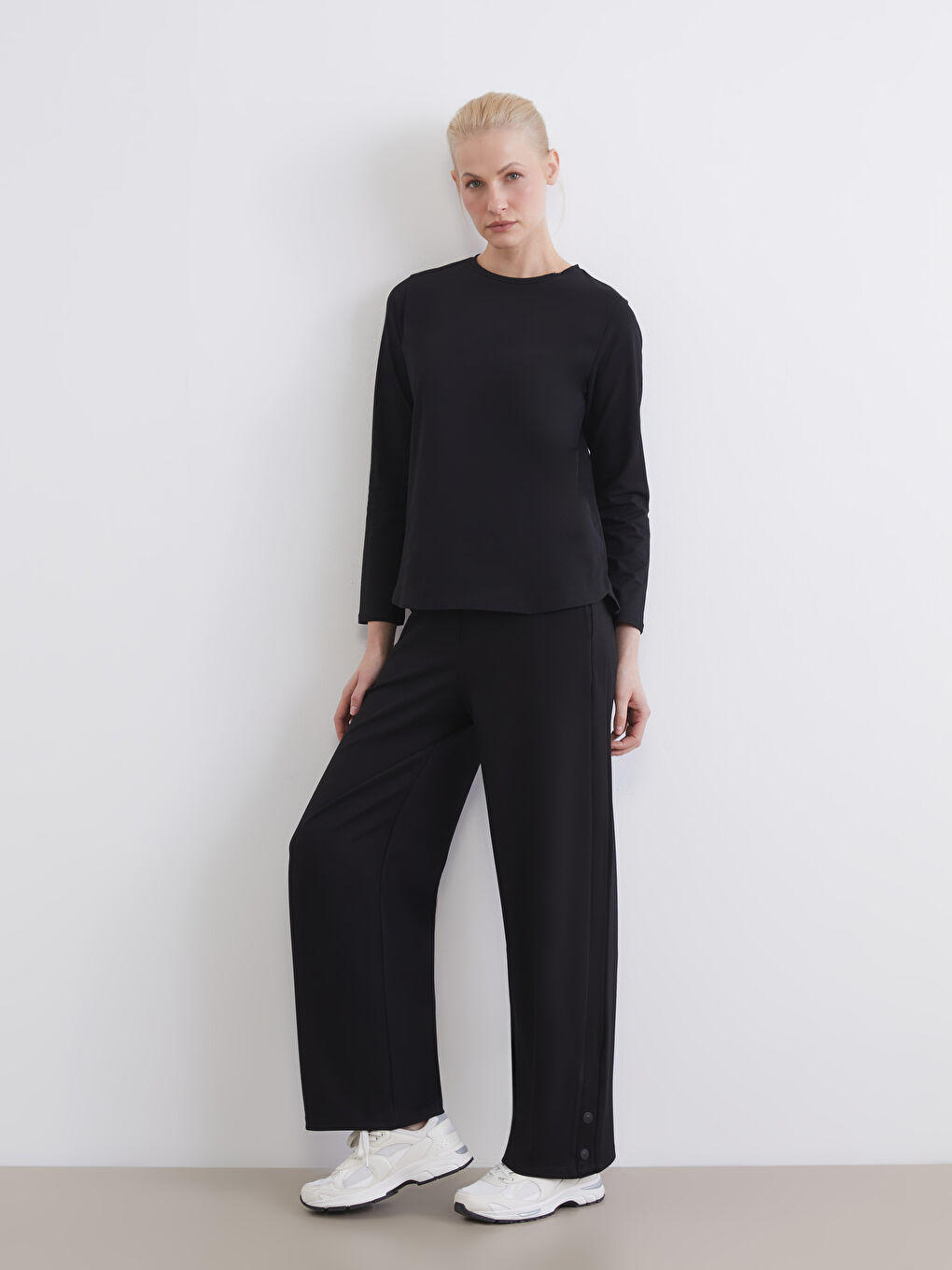 Женская футболка с круглым вырезом-1