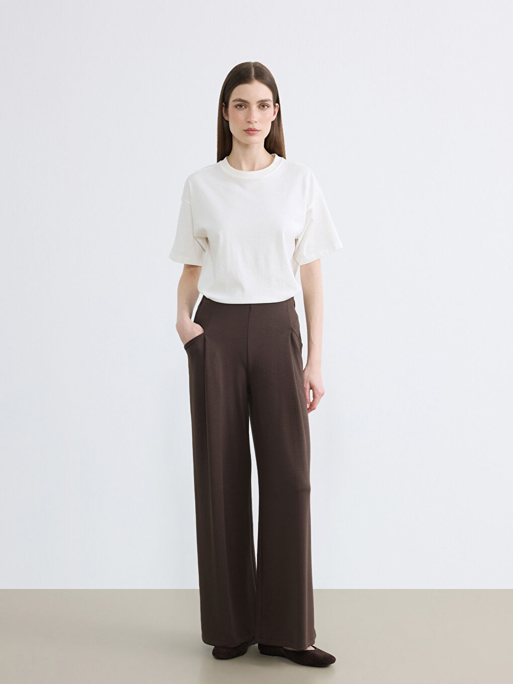 Kahverengi Standart Fit Geniş Paça Kadın Pileli Pantolon