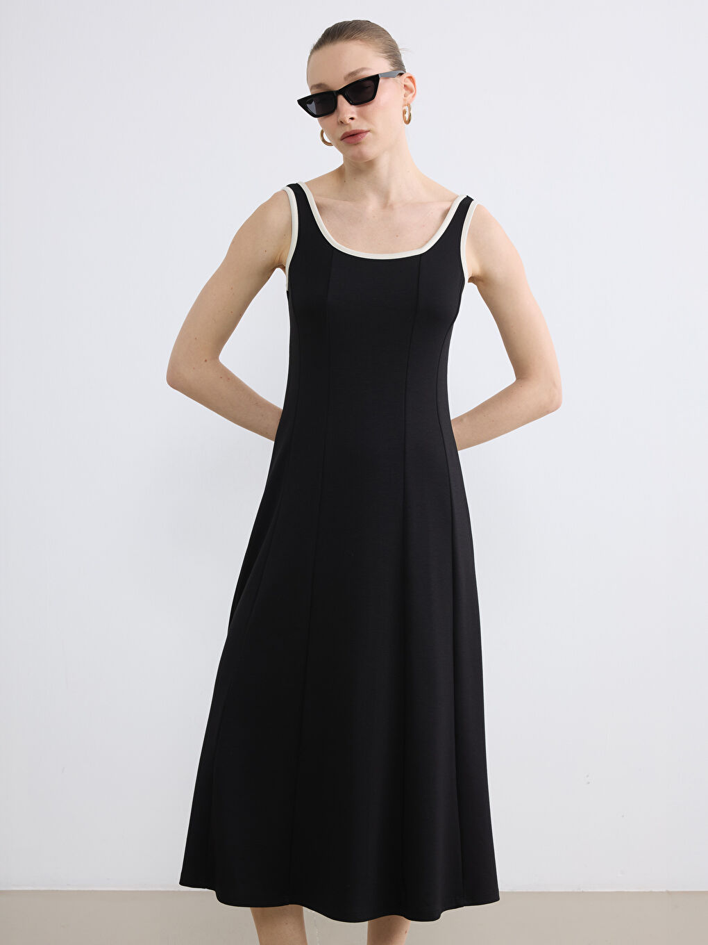 Siyah U Yaka Askılı Peplum Elbise-1