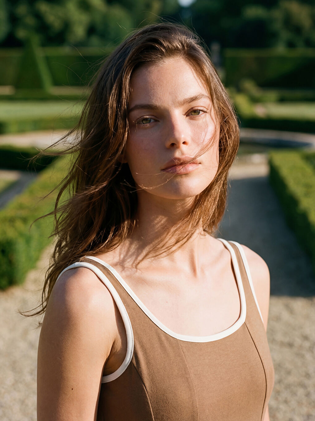 Kahverengi U Yaka Askılı Peplum Elbise-1