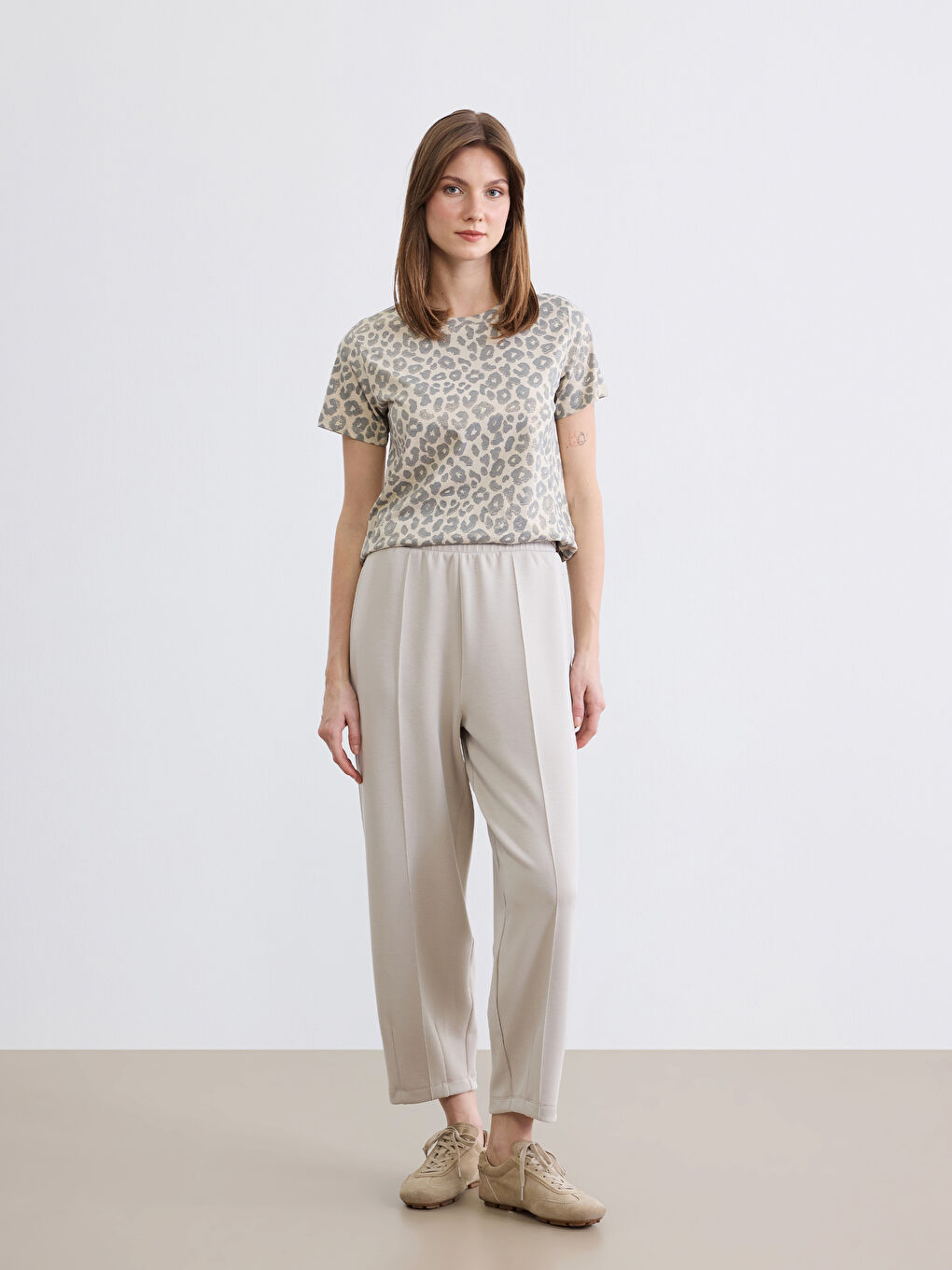 Ženska majica sa okruglim izrezom i leopard printom-1