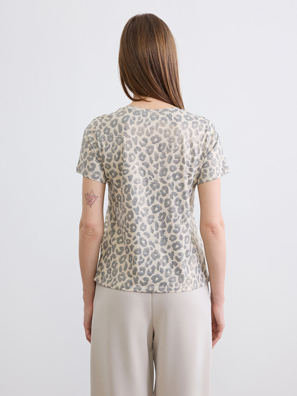 Ženska majica sa okruglim izrezom i leopard printom-3