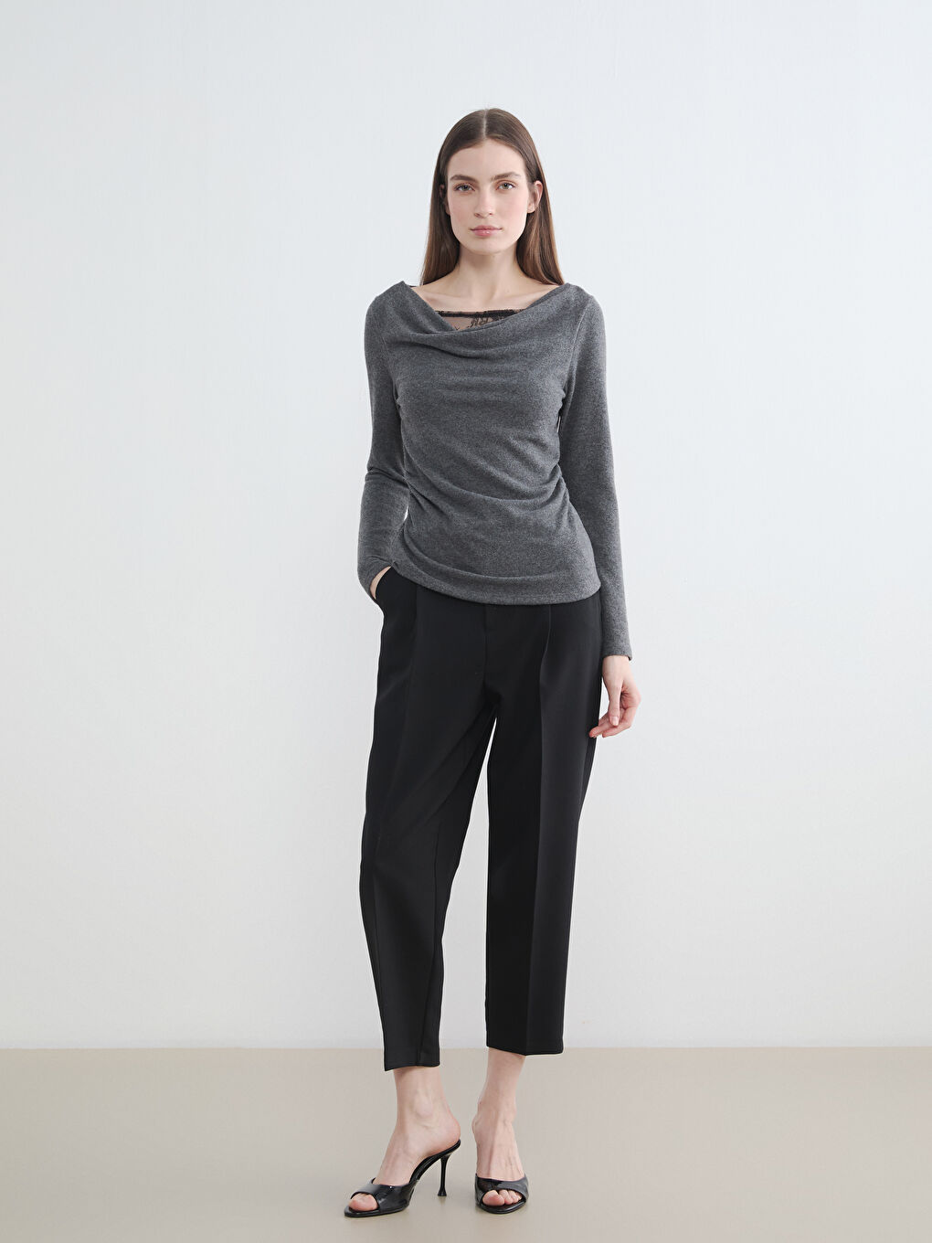 Gri Kayık Yaka Büzgülü Bluz-1