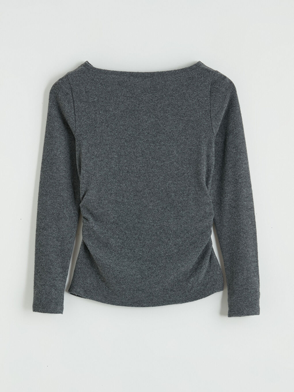 Gri Kayık Yaka Büzgülü Bluz-2