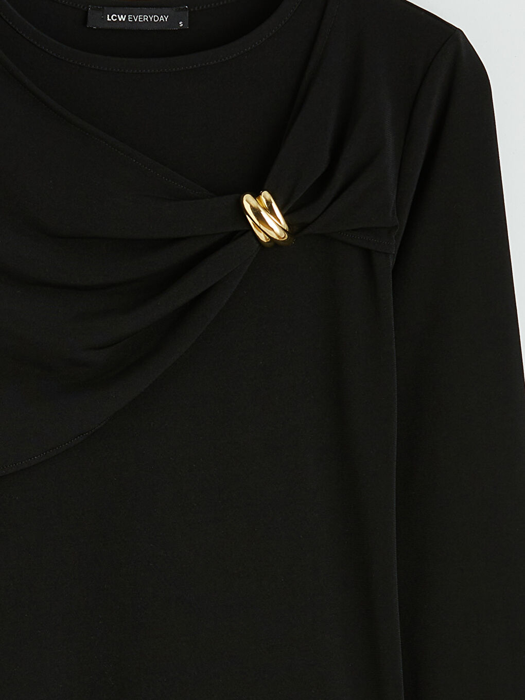 Siyah Bisiklet Yaka Büzgülü Toka Detaylı Kadın Body-1