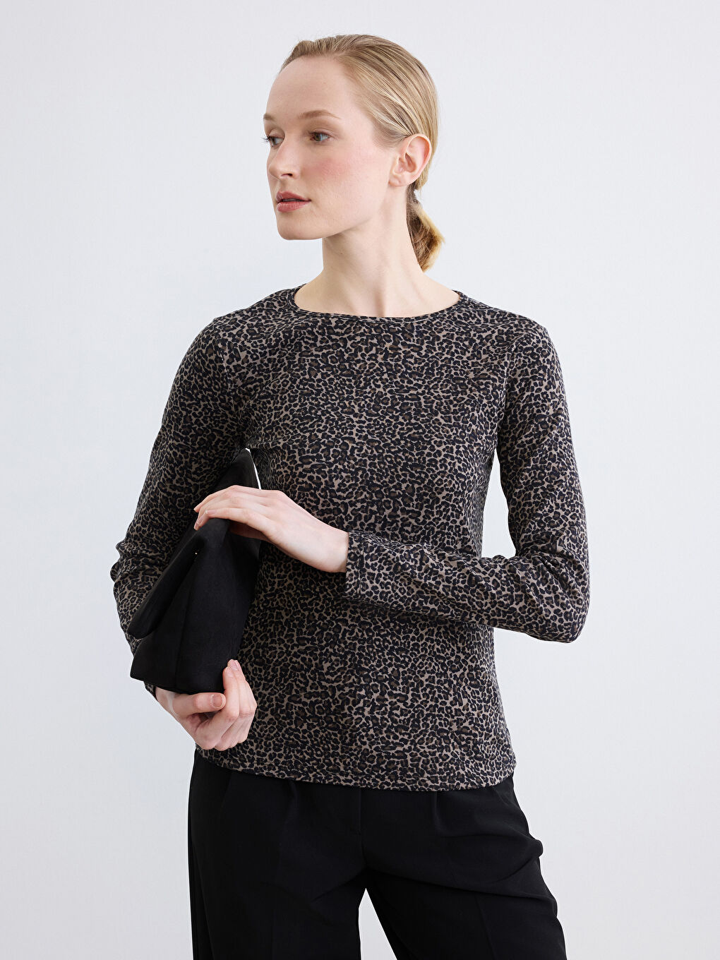 Bluza sa leopard printom i okruglim izrezom