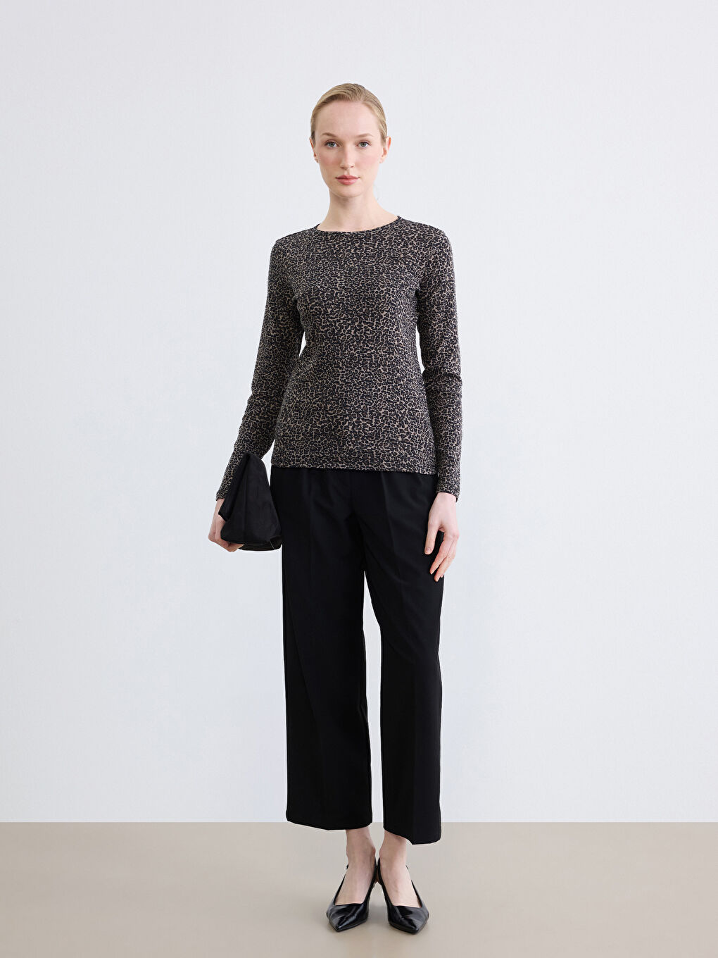 Bluza sa leopard printom i okruglim izrezom-2