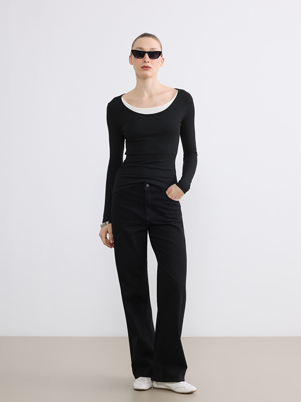 Siyah U Yaka Fitilli Kadın Body	-1