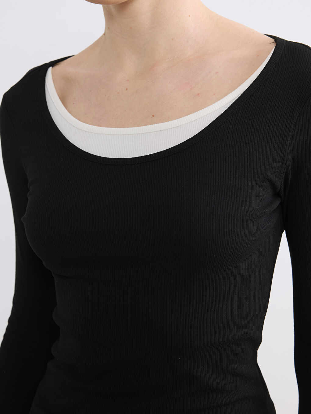 Siyah U Yaka Fitilli Kadın Body	-2