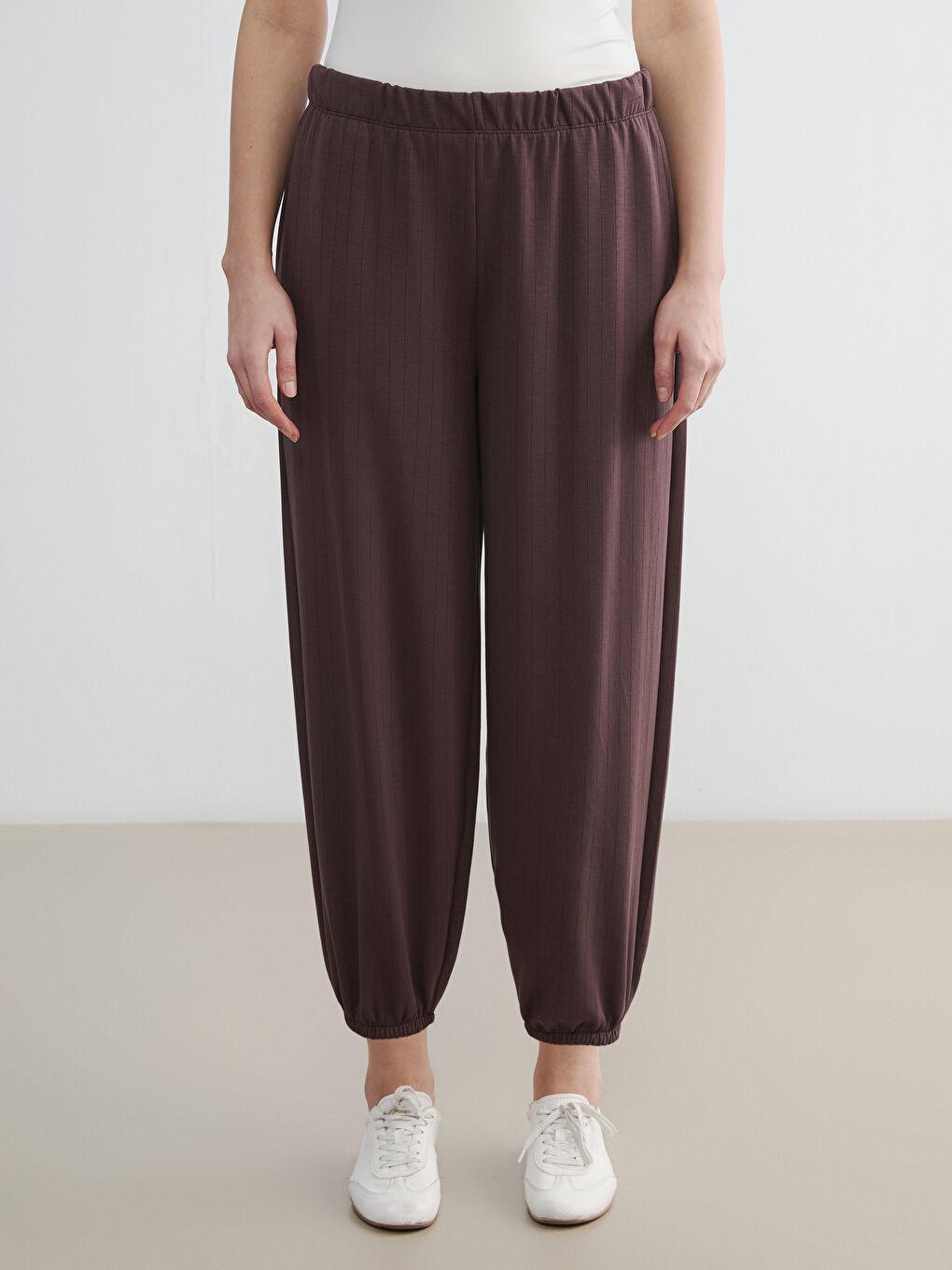 Kahverengi Beli Lastikli Çizgili Kadın Jogger Pantolon-1