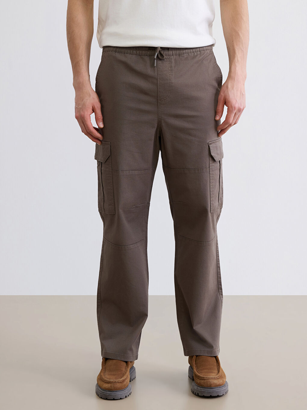 Kahverengi Rahat Kalıp Gabardin Erkek Kargo Pantolon-1