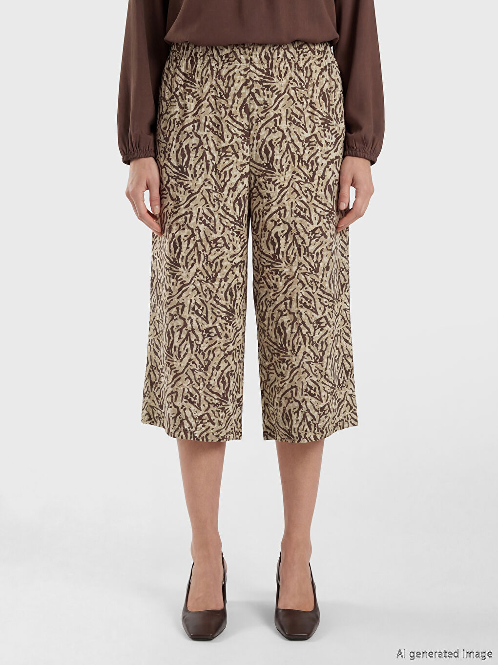 Bej Beli Lastikli Desenli Geniş Paça Kadın Kapri-1