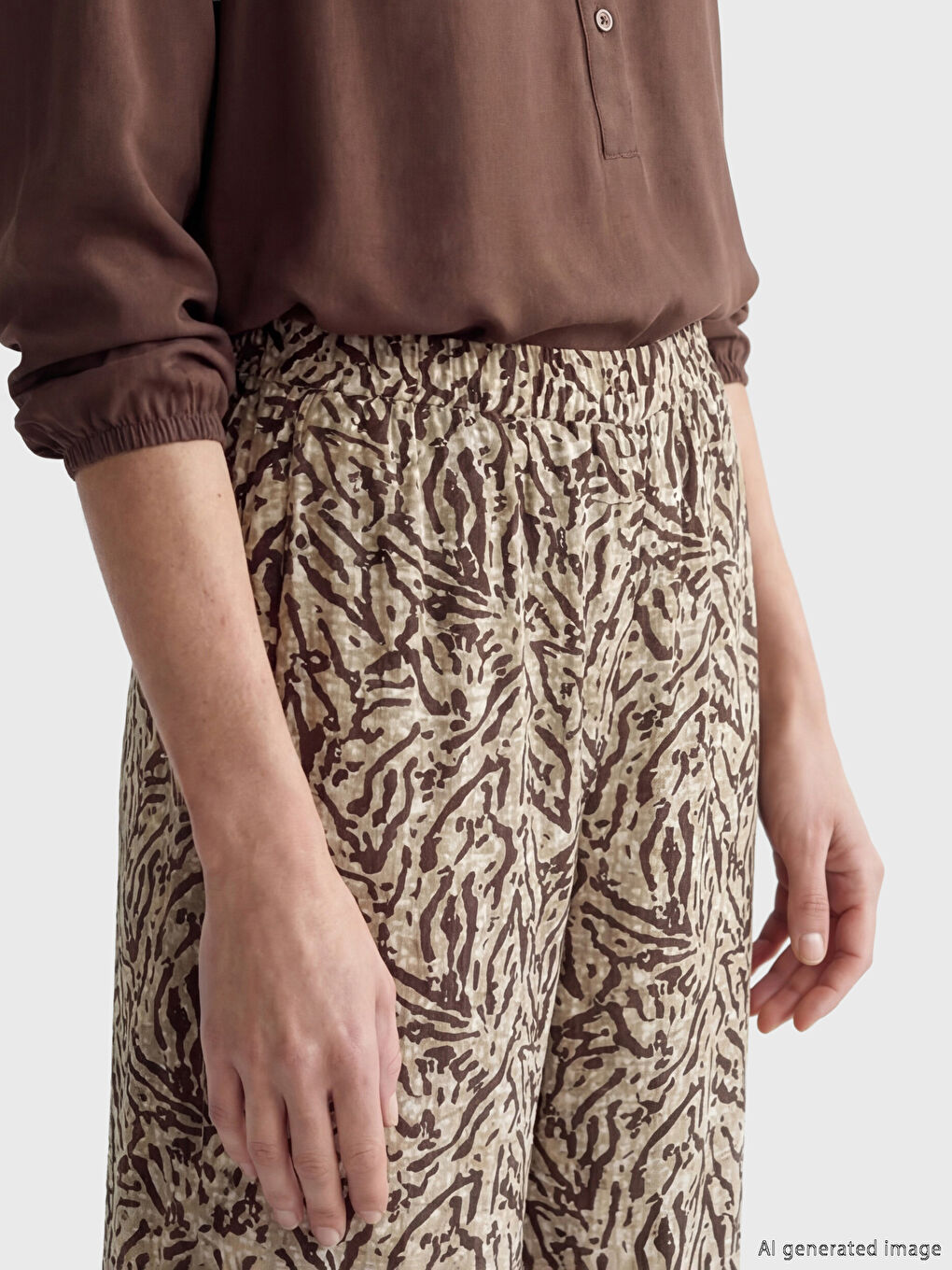 Bej Beli Lastikli Desenli Geniş Paça Kadın Kapri-2