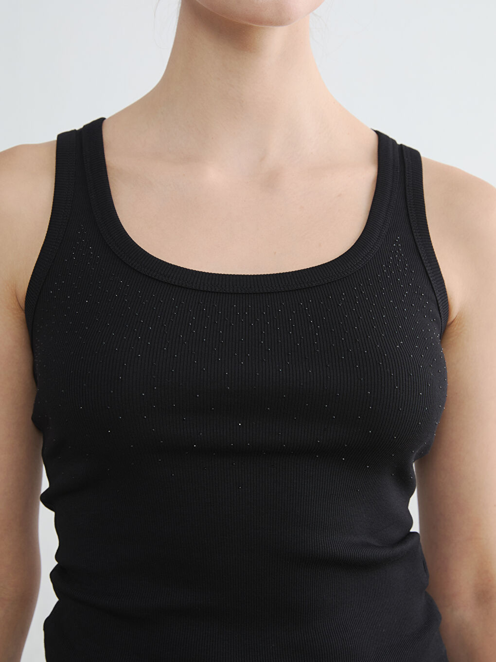 Siyah U Yaka Taşlı Kadın Atlet-2