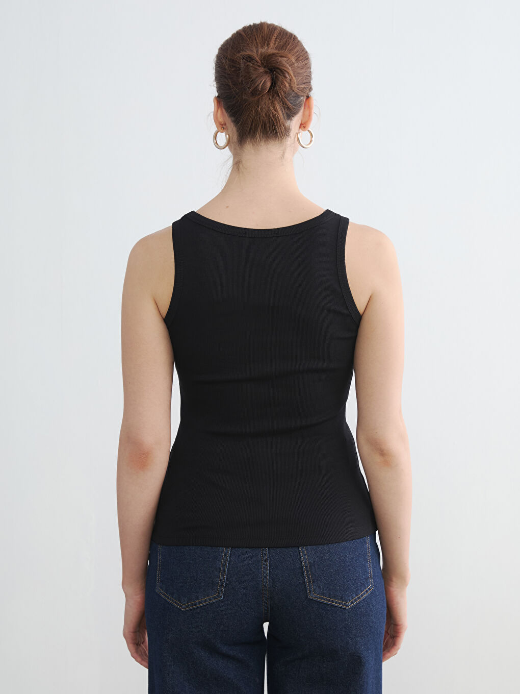 Siyah U Yaka Taşlı Kadın Atlet-3