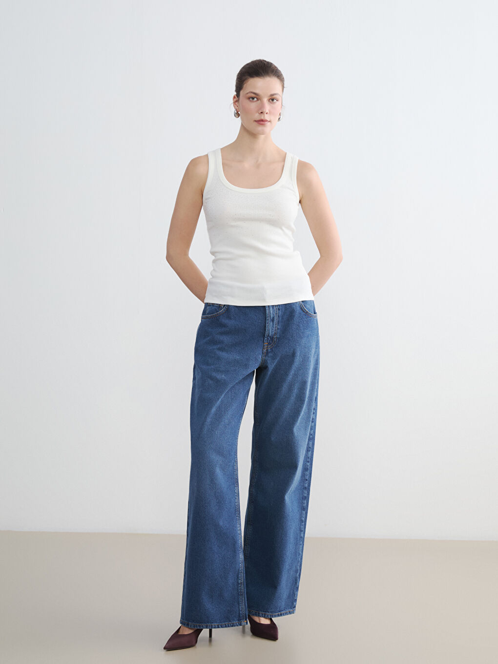 Ekru U Yaka Taşlı Kadın Atlet-1