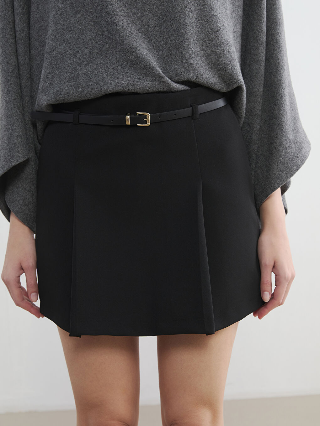 Siyah Beli Kemerli Şort Etek-4