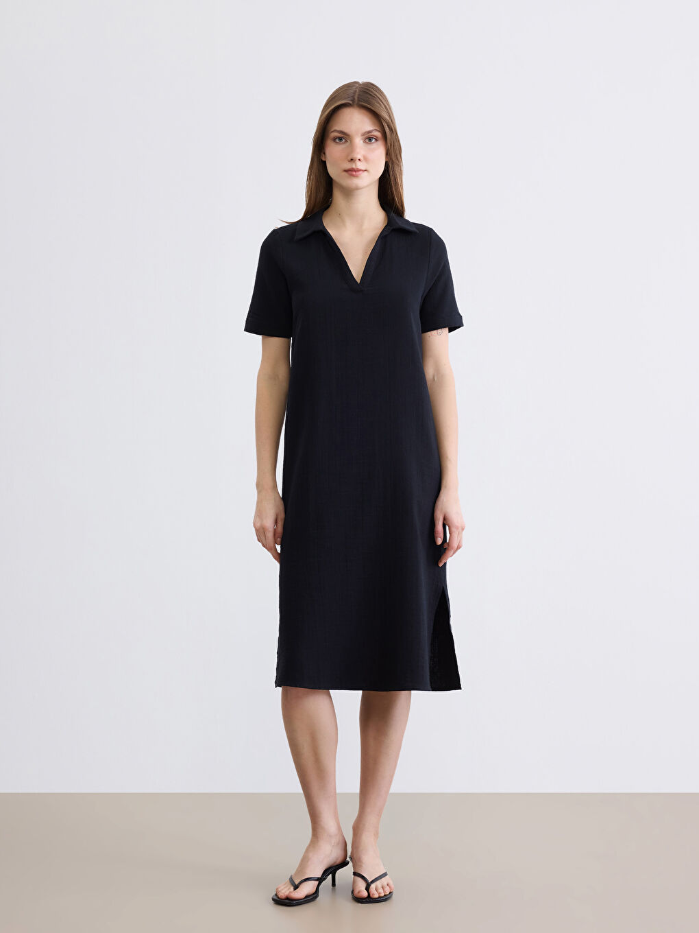 Siyah Polo Yaka Yırtmaçlı Elbise-1