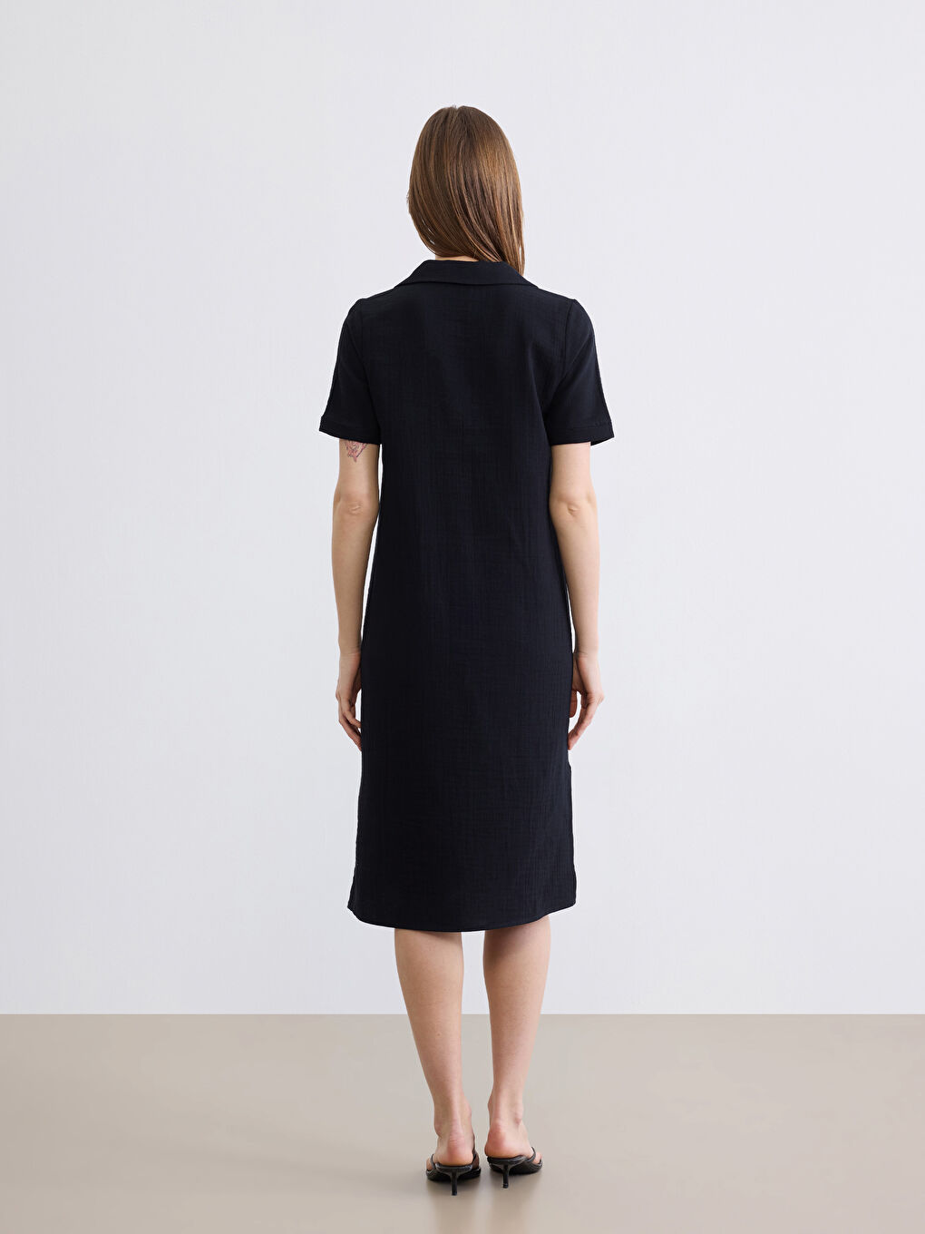 Siyah Polo Yaka Yırtmaçlı Elbise-3