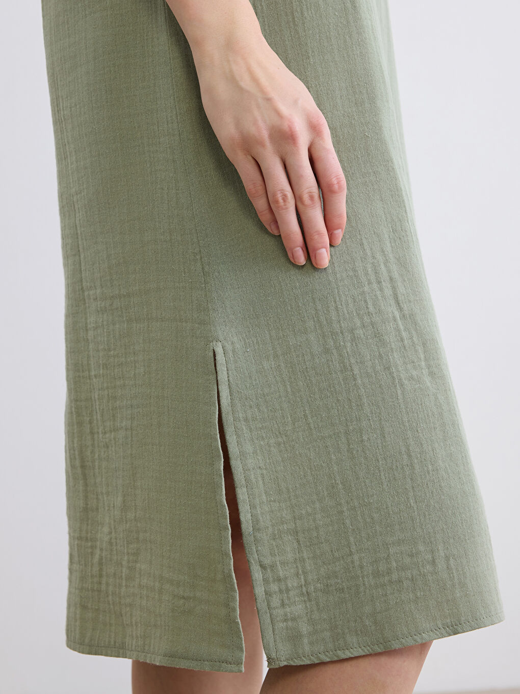 Yeşil Polo Yaka Yırtmaçlı Elbise-2