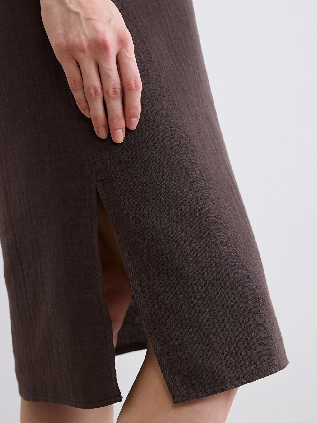 Kahverengi Polo Yaka Yırtmaçlı Elbise-2