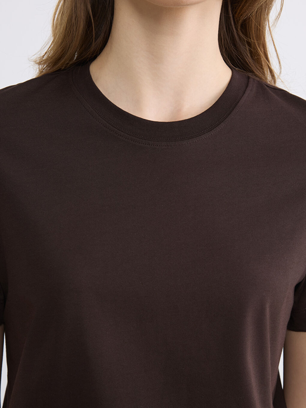 Kahverengi Bisiklet Yaka Kadın Tişört-2