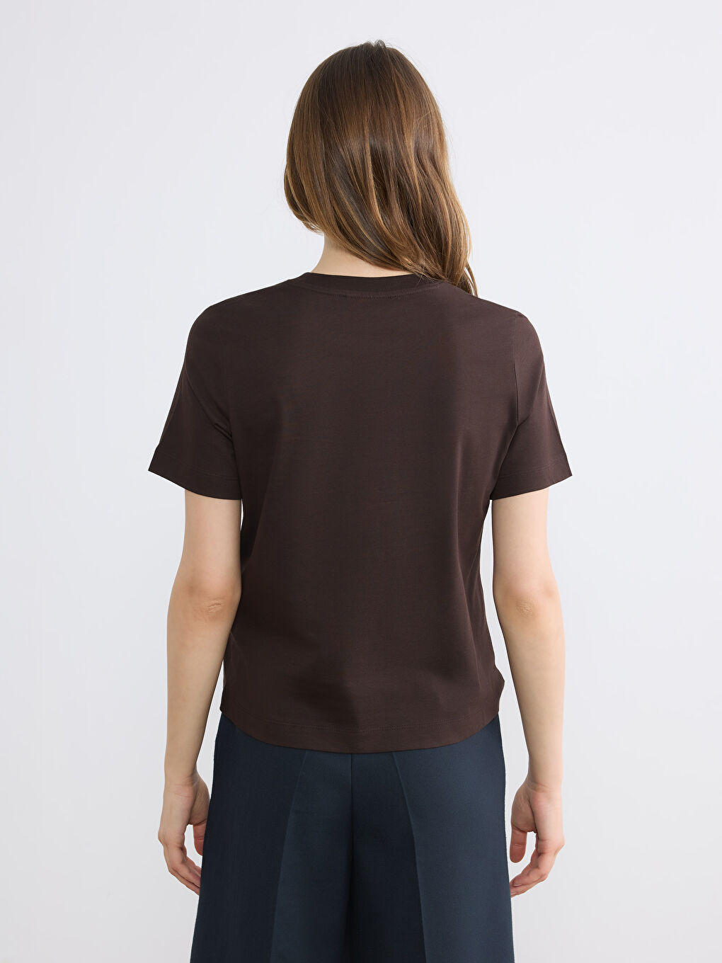 Kahverengi Bisiklet Yaka Kadın Tişört-3