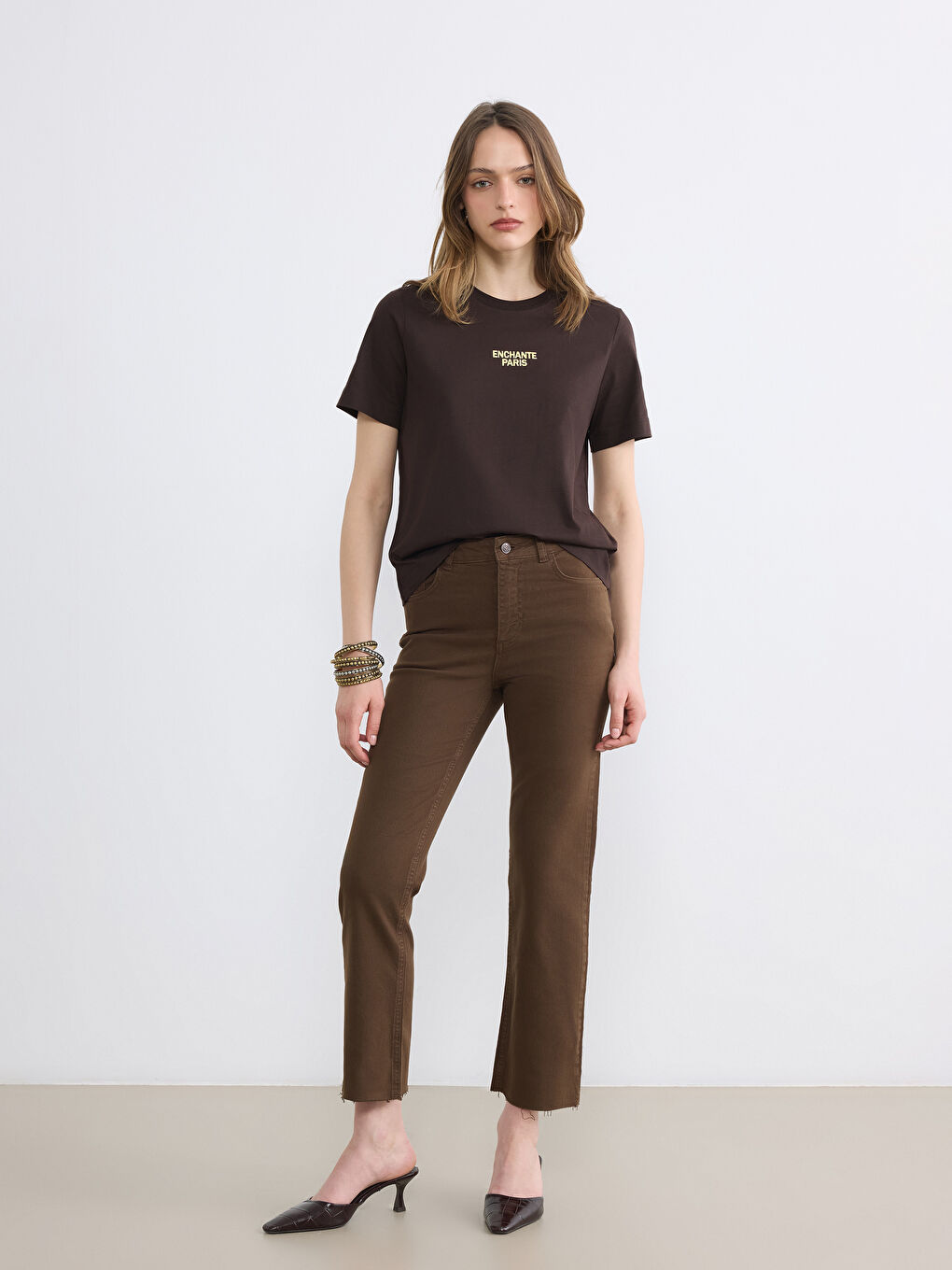 Kahverengi Bisiklet Yaka Paris Baskılı Kadın Tişört-1