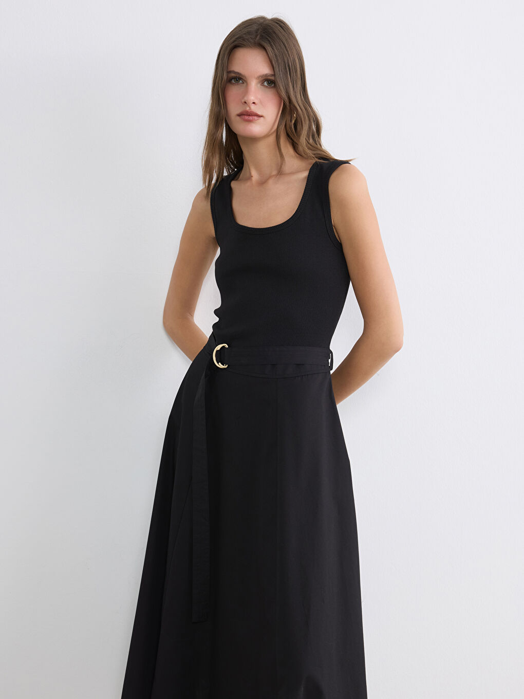 Siyah Kemerli Belden Oturtmalı Elbise-1