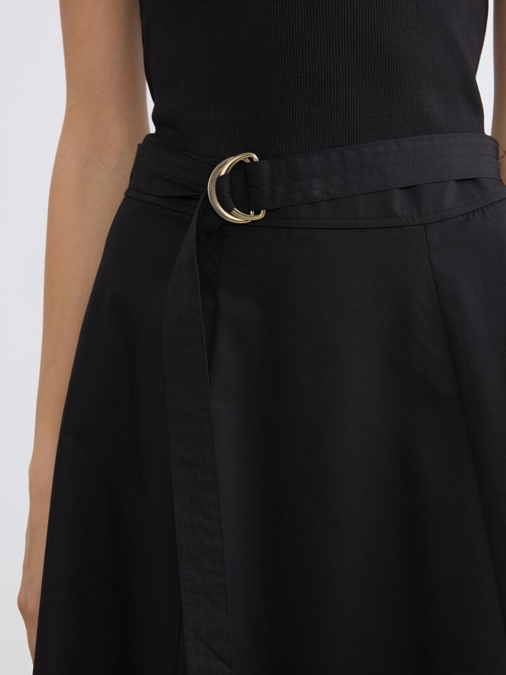 Siyah Kemerli Belden Oturtmalı Elbise-2