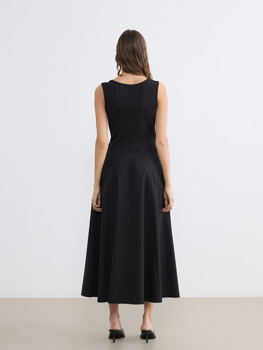 Siyah Kemerli Belden Oturtmalı Elbise-3