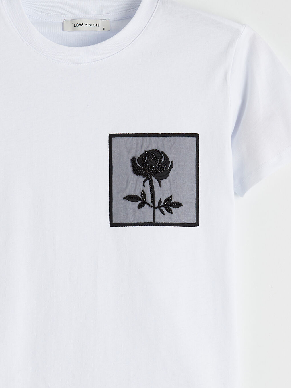 Beyaz Bisiklet Yaka Çiçekli Kadın Tişört-2