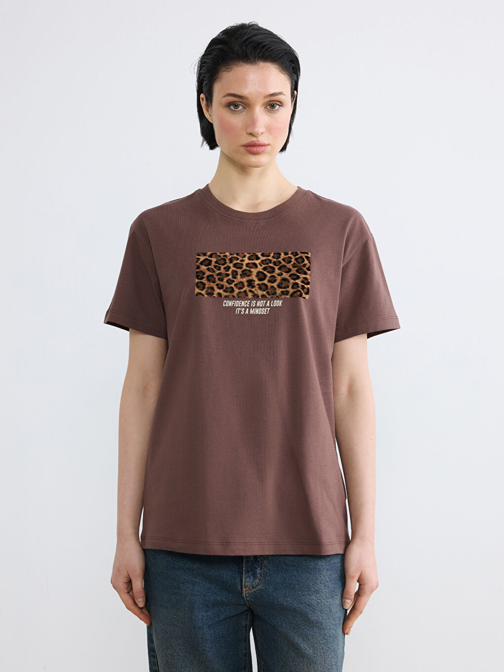 Kahverengi Bisiklet Yaka Baskılı Kadın Tişört