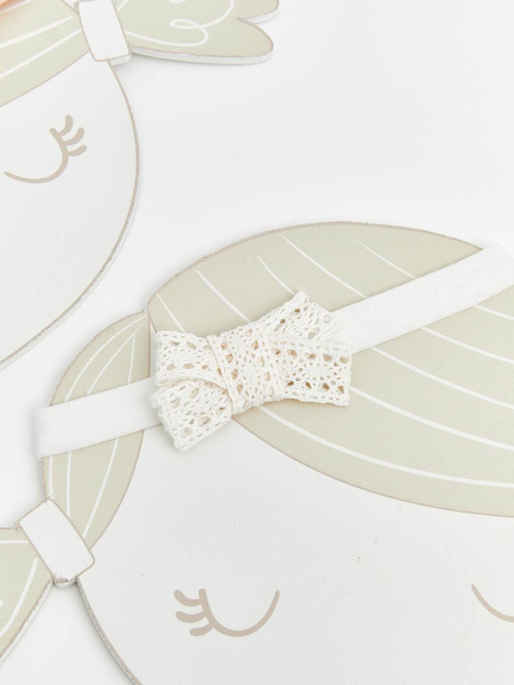 Ekru Fiyonk Figürlü Kız Bebek Saç Bandı-1