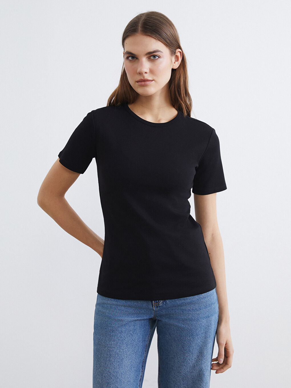 Siyah Bisiklet Yaka Kadın Tişört