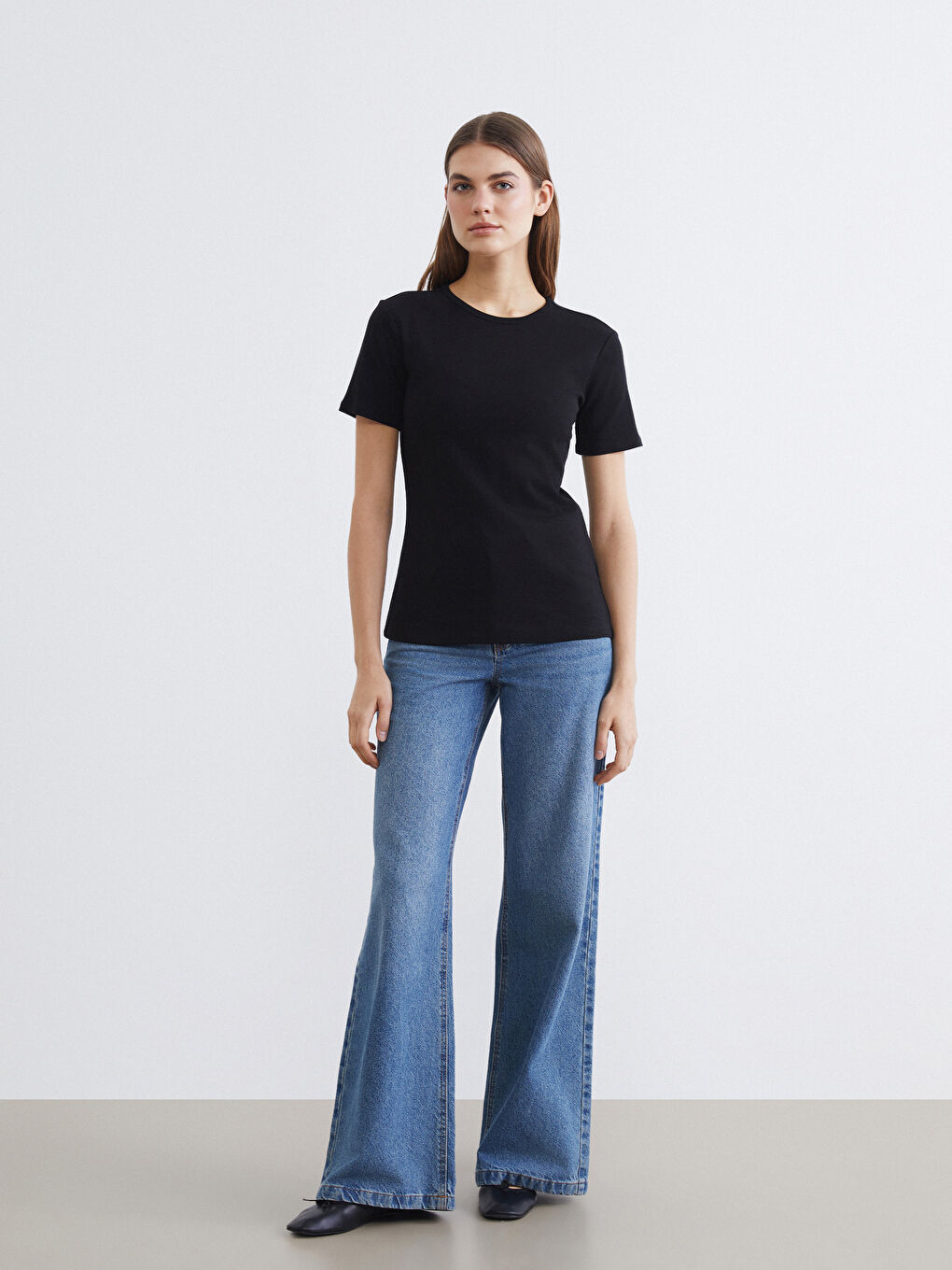 Siyah Bisiklet Yaka Kadın Tişört-2