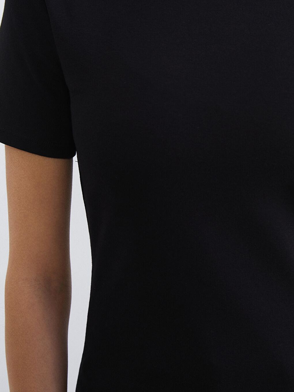 Siyah Bisiklet Yaka Kadın Tişört-3