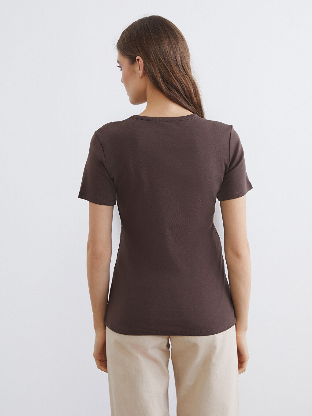 Kahverengi Bisiklet Yaka Kadın Tişört-4