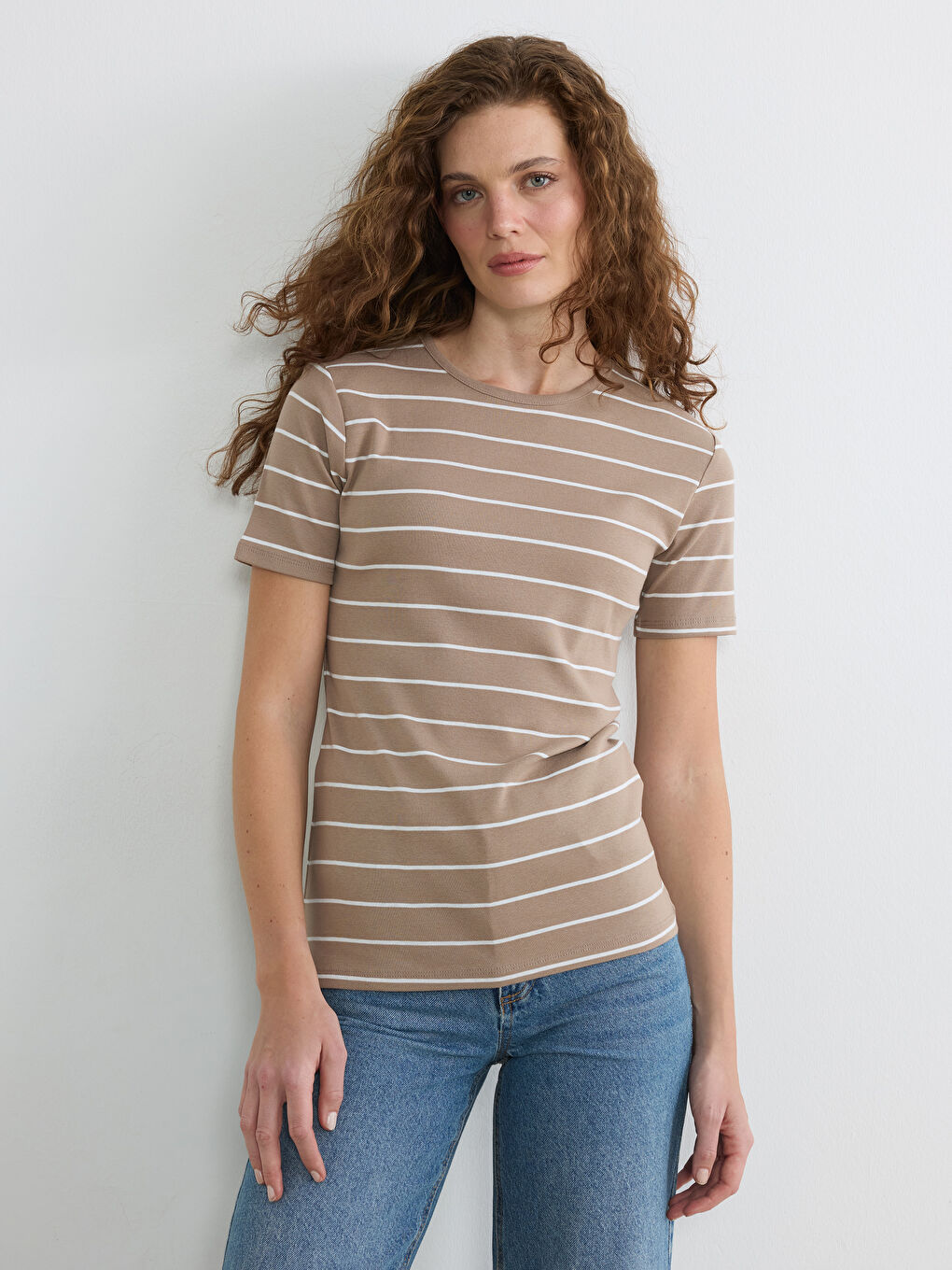Ekru Bisiklet Yaka Çizgili Kadın Tişört