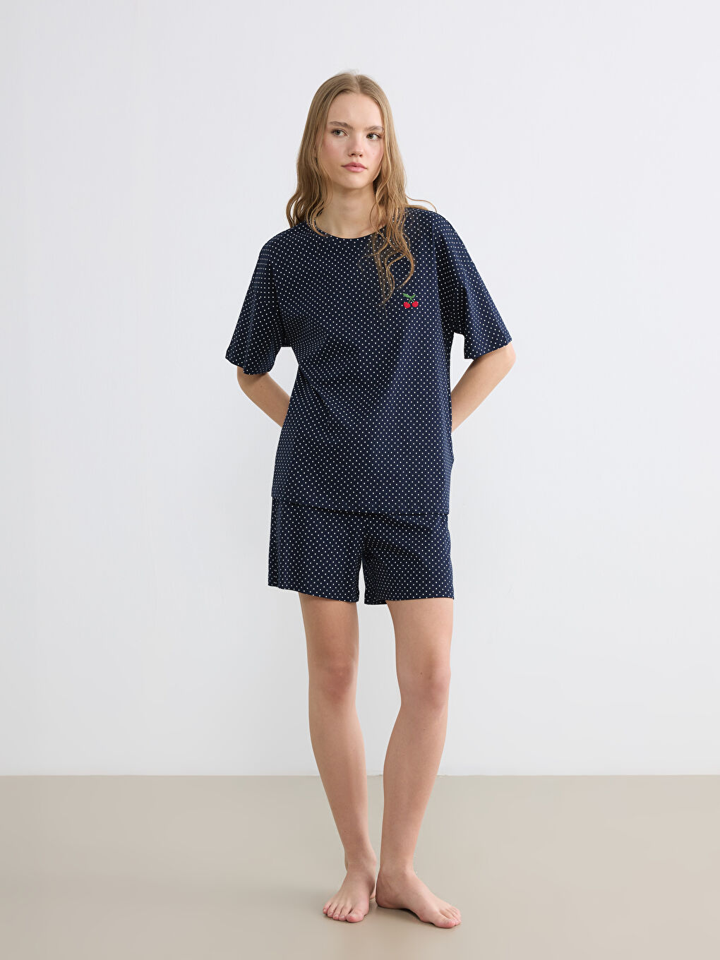 Lacivert Bisiklet Yaka Puantiyeli Kadın Şortlu Pijama Takımı