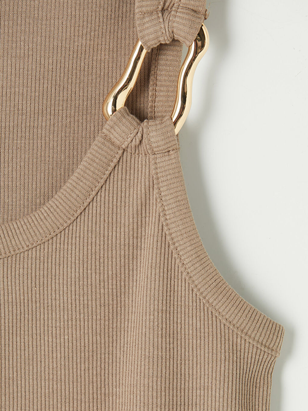 Kahverengi U Yaka Metal Aplikeli Kadın Atlet-2